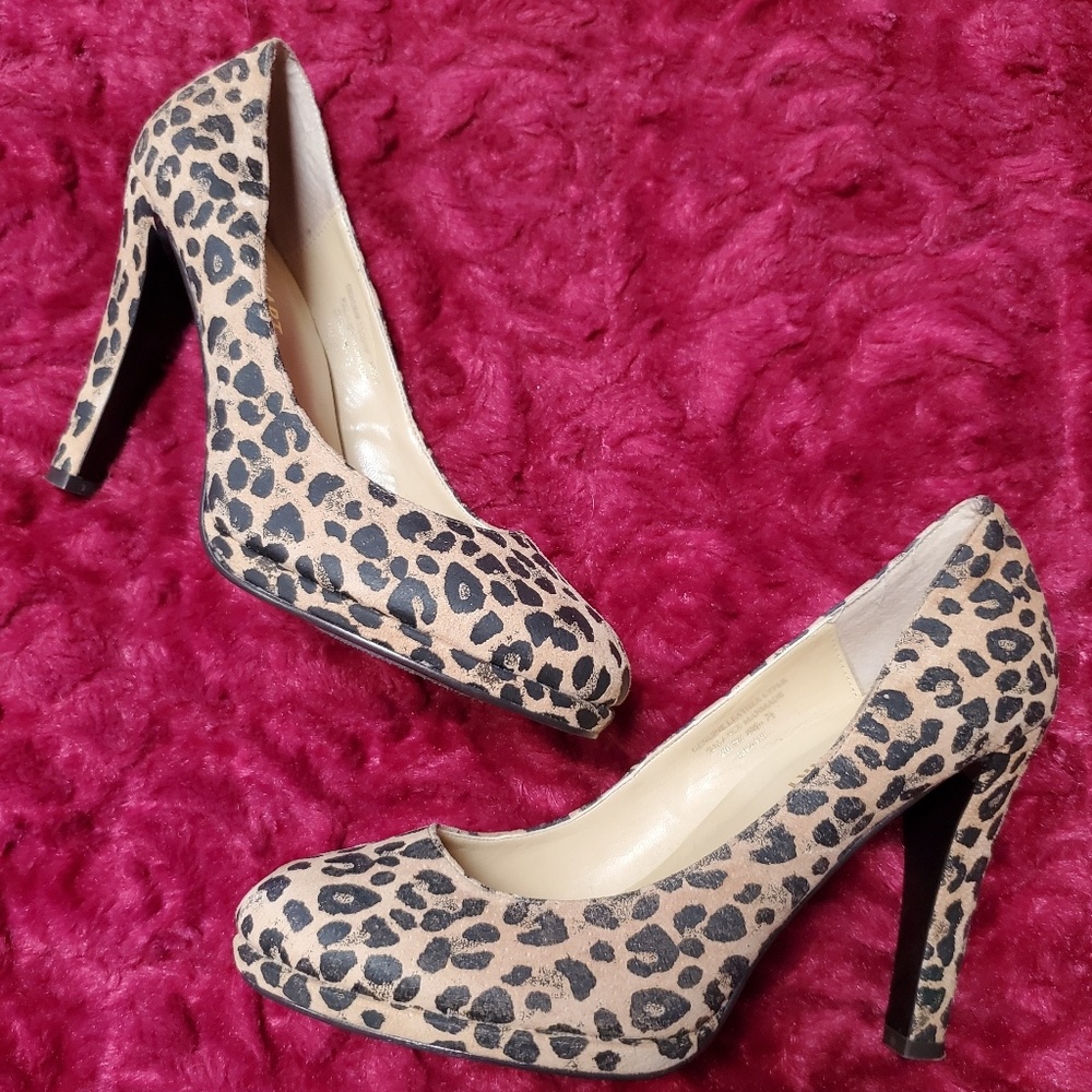 COLIN STUART LEATHER LEOPARD PRINT PUMPS!